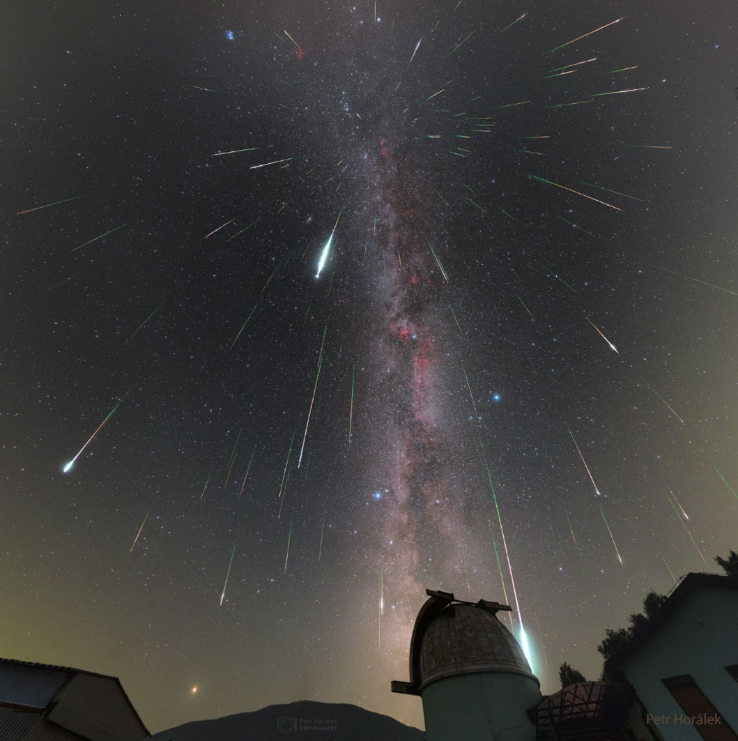 Pioggia di meteore riprese nel 2018 presso il Kolonica Observatory in Slovacchia
Credit: Petr Horálek - https://apod.nasa.gov